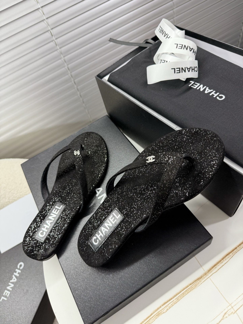 Ch**el slippers